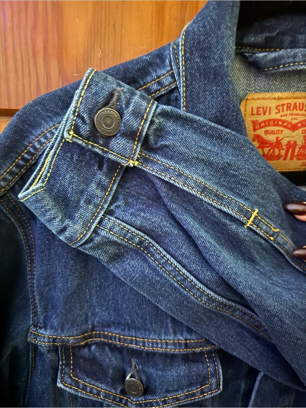 Levi's Men’s Blue Denim Trucker Jacket - Picture 3 of 13